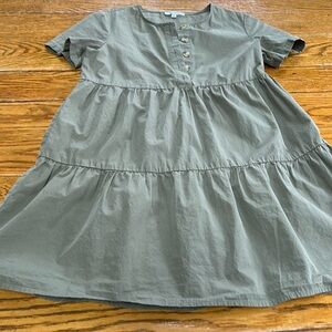 Madewell olive green tiered dress. Button up, shirt sleeves. Size XXS.